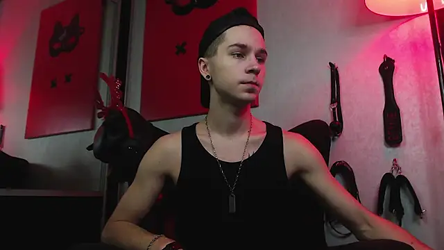 Joseph  Quinn online show from 01.14.25