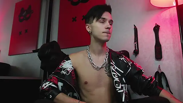 Joseph  Quinn online show from 01.20.25