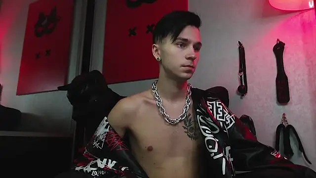 Joseph  Quinn online show from 01.24.25