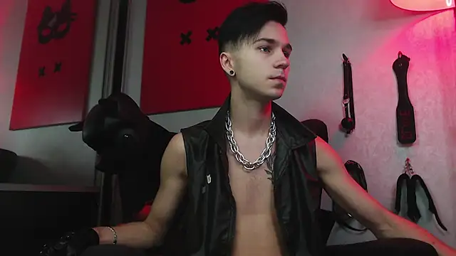 Joseph  Quinn online show from 01.25.25