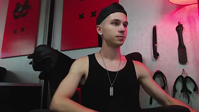 Joseph  Quinn online show from 03.09.25