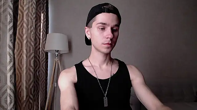 Joseph  Quinn online show from 10.02.25