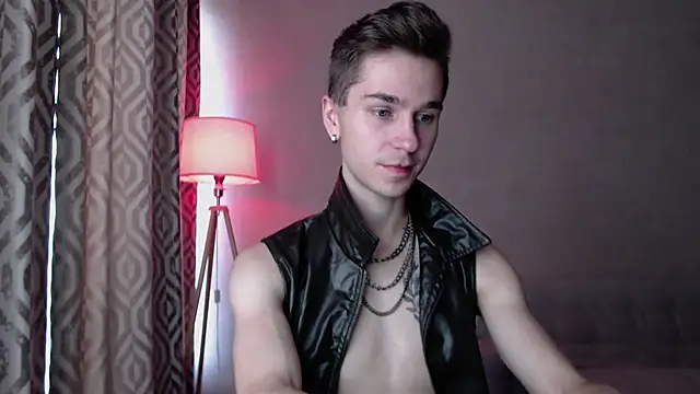 Joseph  Quinn online show from 10.03.25