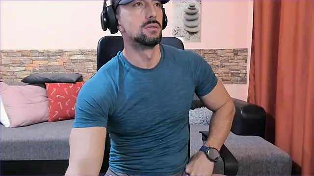 HotHunkTrainer online show from 02.10.25