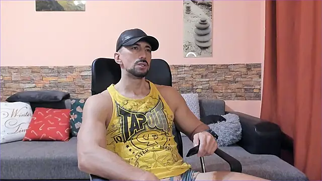 HotHunkTrainer online show from 02.15.25