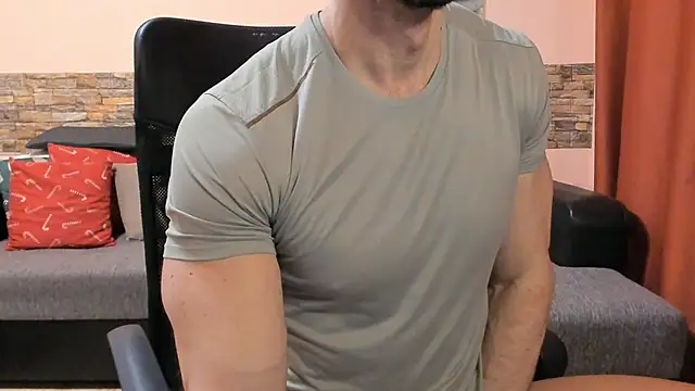 Snapshot of HotHunkTrainer chatting on 03.23.26 HotHunkTrainer online show from 03.23.26