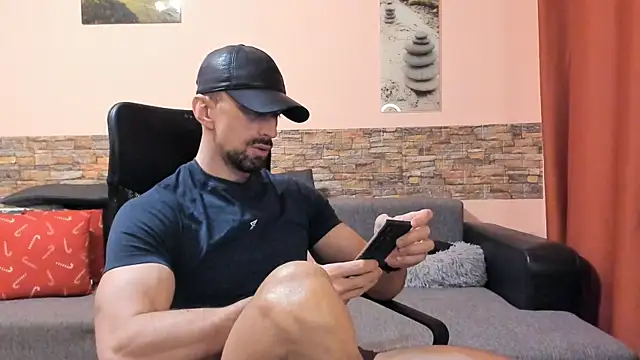 Snapshot of HotHunkTrainer chatting on 03.24.26 HotHunkTrainer online show from 03.24.26