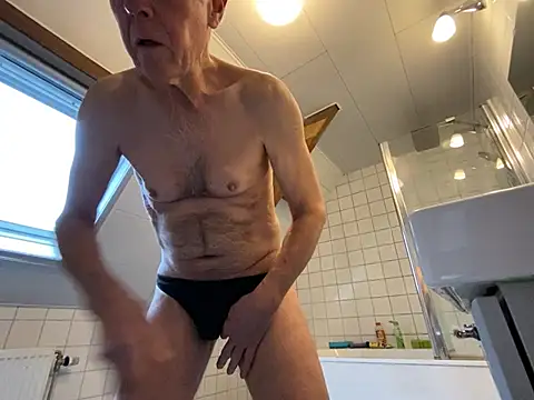 Snapshot of martxxxxx chatting on 12.25.24 martxxxxx online show from 12.25.24