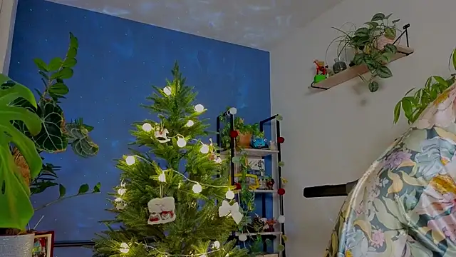 Snapshot of _lightmyfire chatting on 12.05.25 lightmyfire online show from 12.05.25