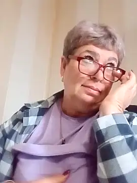 Snapshot of Lee_Nell chatting on 09.15.25 Lee Nell online show from 09.15.25