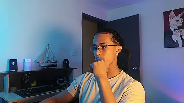 Snapshot of alejo_x3 chatting on 10.28.25 alejo x3 online show from 10.28.25