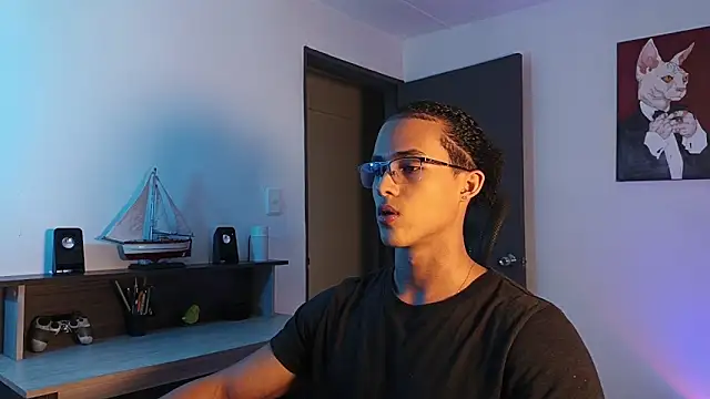 Snapshot of alejo_x3 chatting on 11.28.25 alejo x3 online show from 11.28.25