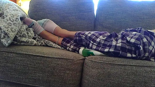 Snapshot of femgui69 chatting on 12.16.25 femgui69 online show from 12.16.25