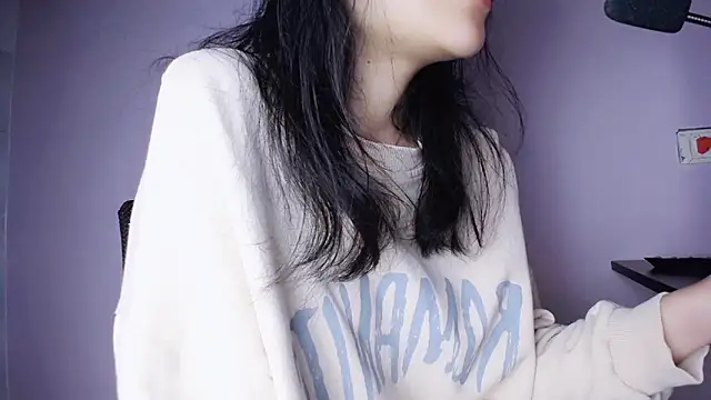 Snapshot of Baenee chatting on 01.13.25 Baenee online show from 01.13.25