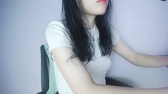 Snapshot of Baenee chatting on 02.19.25 Baenee online show from 02.19.25