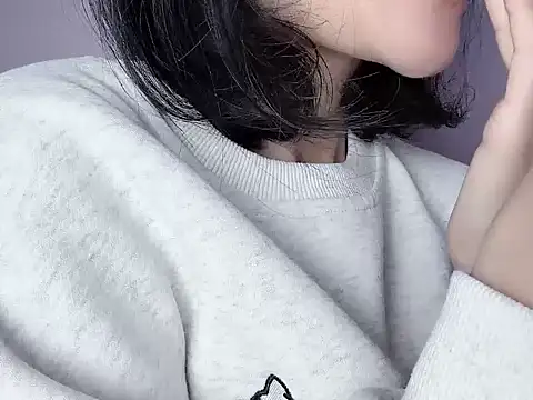 Snapshot of Baenee chatting on 12.03.25 Baenee online show from 12.03.25