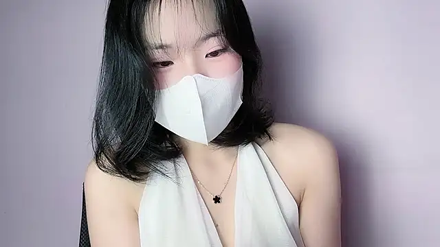 Snapshot of Baenee chatting on 12.21.25 Baenee online show from 12.21.25