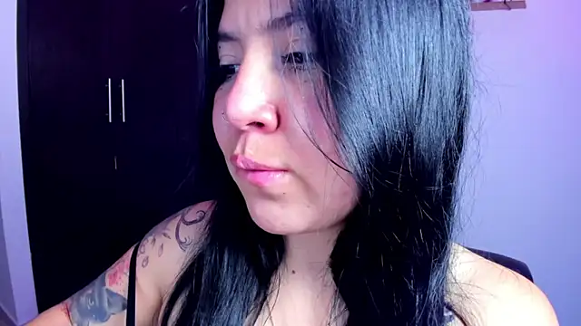 Snapshot of AilynRed chatting on 01.06.25 AilynRed online show from 01.06.25