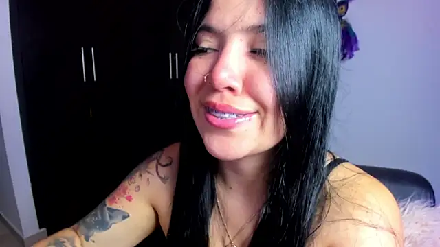 Snapshot of AilynRed chatting on 01.09.25 AilynRed online show from 01.09.25