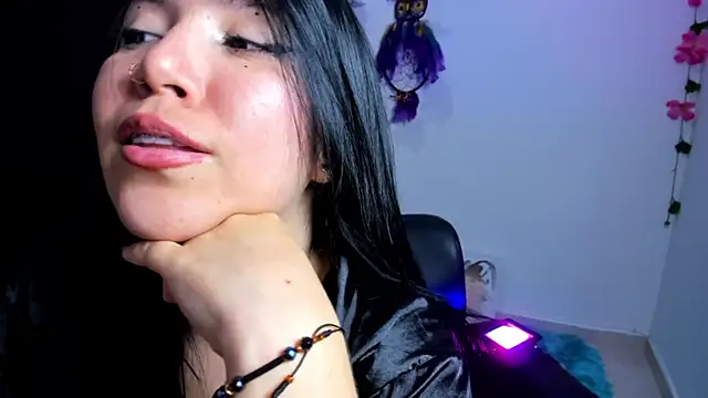 Snapshot of AilynRed chatting on 01.11.25 AilynRed online show from 01.11.25