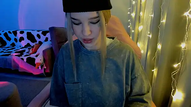 Ledy WWWII online show from 12.19.24