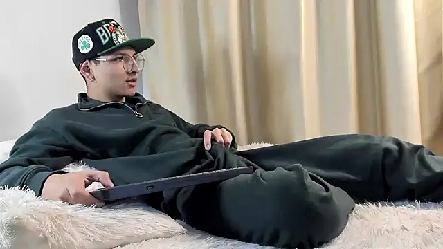 a lejandro 0 8 online show from 12.14.24