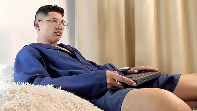 a lejandro 0 8 online show from 02.10.25