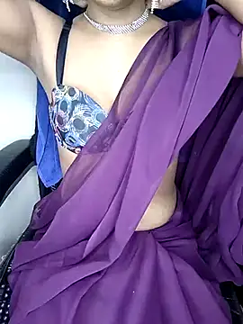 Snapshot of Leeeezzzz_roy chatting on 10.28.25 Leeeezzzz roy online show from 10.28.25