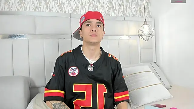 Snapshot of 1m_Joel chatting on 11.16.25 1m Joel online show from 11.16.25