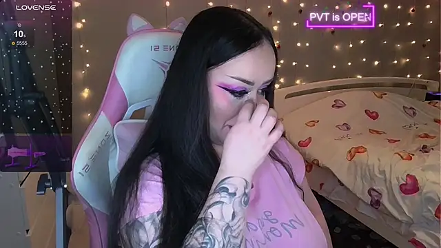 Snapshot of og_maddison chatting on 12.15.24 og maddison online show from 12.15.24