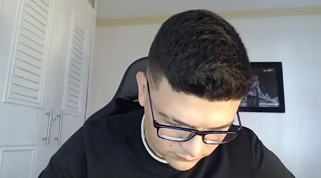 Plug Control online show from 02.15.25