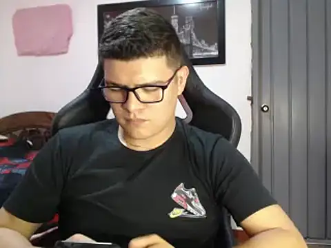 Plug Control online show from 02.21.25