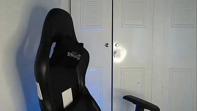 Plug Control online show from 09.15.25