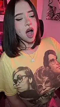 Snapshot of annbones_ch chatting on 12.23.25 annbones ch online show from 12.23.25