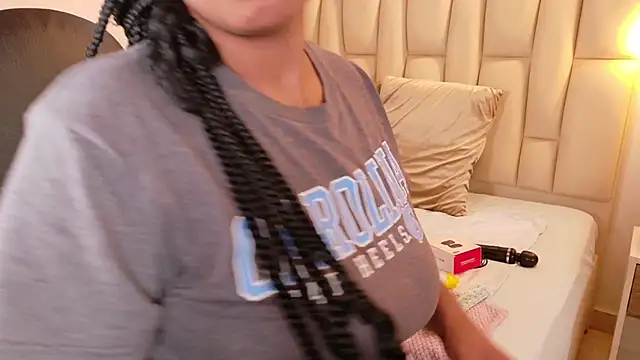 lia mariana online show from 11.16.25