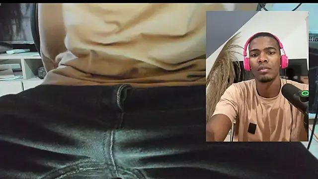 Snapshot of Lonelyfetishguy chatting on 06.23.26 Lonelyfetishguy online show from 06.23.26