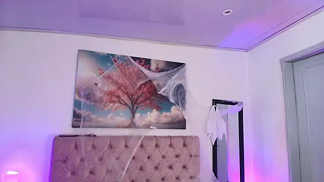 Julianaa Castro  online show from 10.29.25