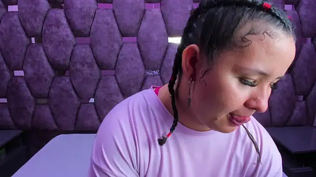 Snapshot of AlaSmith chatting on 10.23.25 AlaSmith online show from 10.23.25