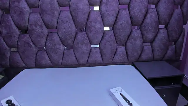 Snapshot of AlaSmith chatting on 10.30.25 AlaSmith online show from 10.30.25