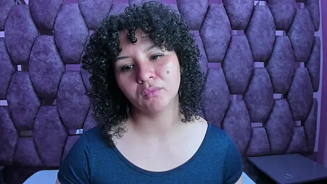 Snapshot of AlaSmith chatting on 11.03.25 AlaSmith online show from 11.03.25