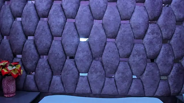 Snapshot of AlaSmith chatting on 11.19.25 AlaSmith online show from 11.19.25