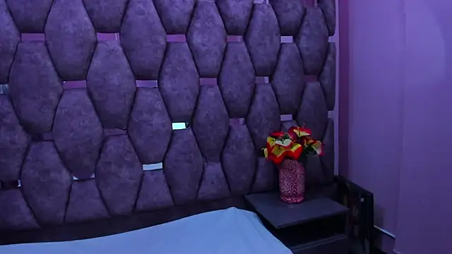 Snapshot of AlaSmith chatting on 11.20.25 AlaSmith online show from 11.20.25