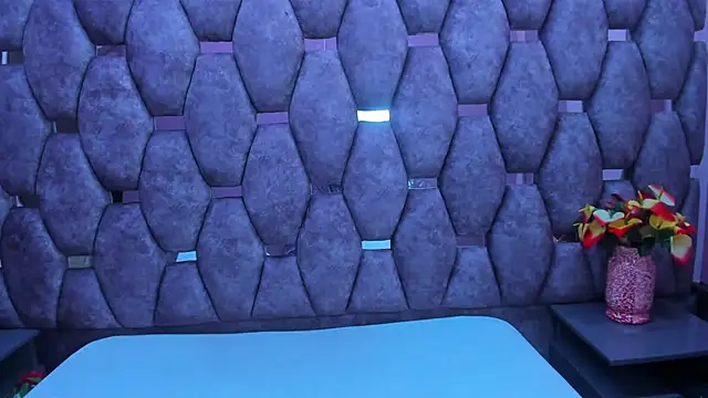 Snapshot of AlaSmith chatting on 11.26.25 AlaSmith online show from 11.26.25