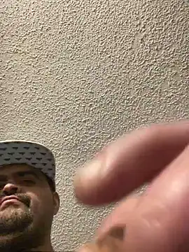 Snapshot of Miguel16i chatting on 12.28.24 Miguel16i online show from 12.28.24