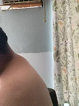 Snapshot of Miguel16i chatting on 02.05.25 Miguel16i online show from 02.05.25