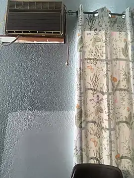 Snapshot of Miguel16i chatting on 02.25.25 Miguel16i online show from 02.25.25