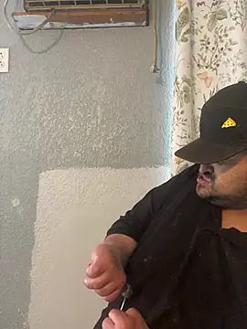 Snapshot of Miguel16i chatting on 02.27.25 Miguel16i online show from 02.27.25