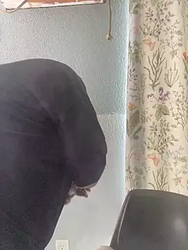 Snapshot of Miguel16i chatting on 02.27.25 Miguel16i online show from 02.27.25