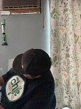 Snapshot of Miguel16i chatting on 03.05.25 Miguel16i online show from 03.05.25