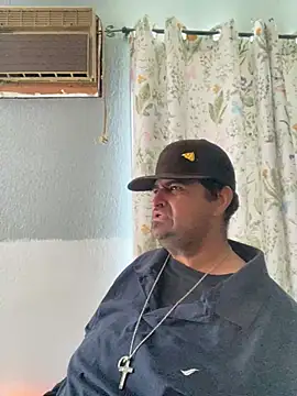 Snapshot of Miguel16i chatting on 03.18.25 Miguel16i online show from 03.18.25